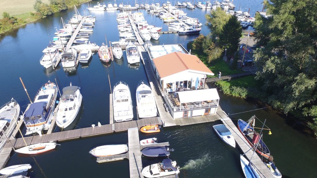 Jachthaven en Eetcafé De Maas